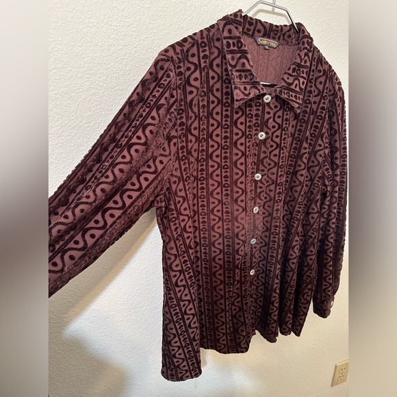 🍩VINTAGE🍩 Shik Yee Chocolate Brown Velour Patterned Button Up Top - Picture 5 of 8